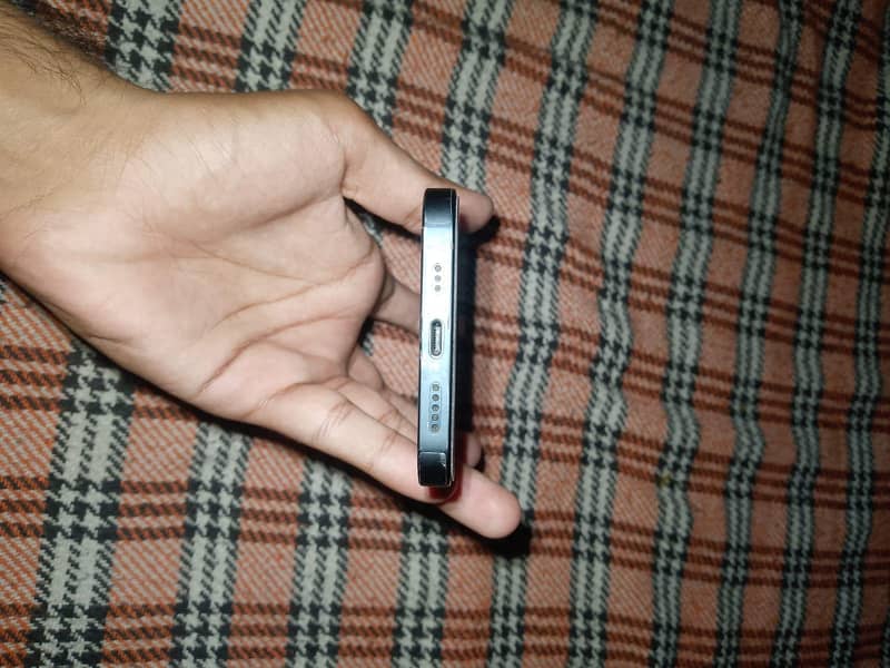 Apple iPhone 13 jv 3