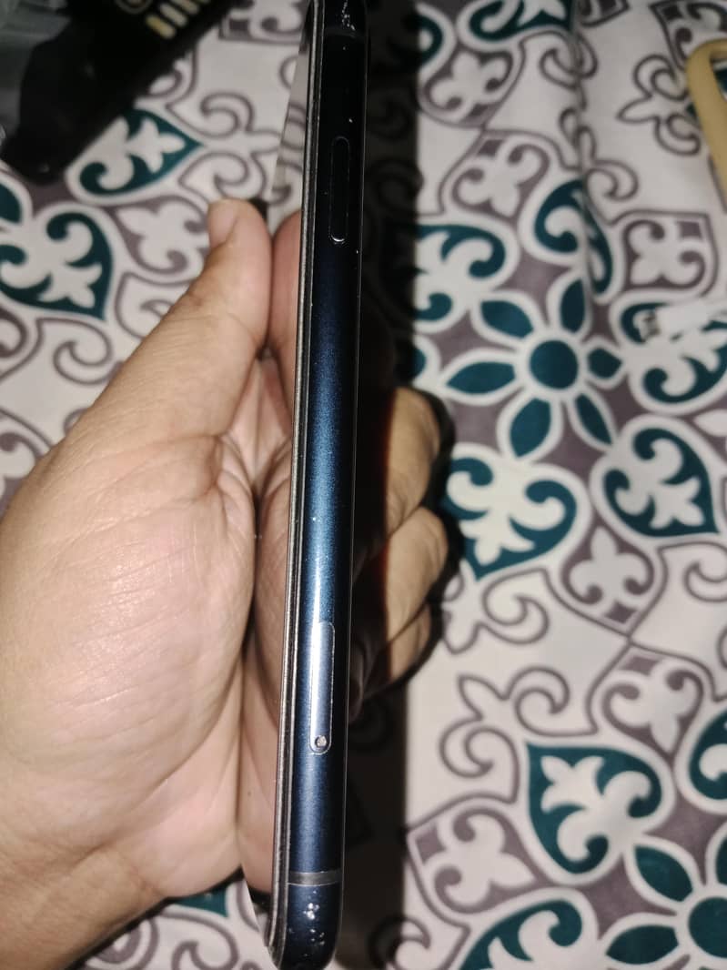 Apple iPhone XR 4