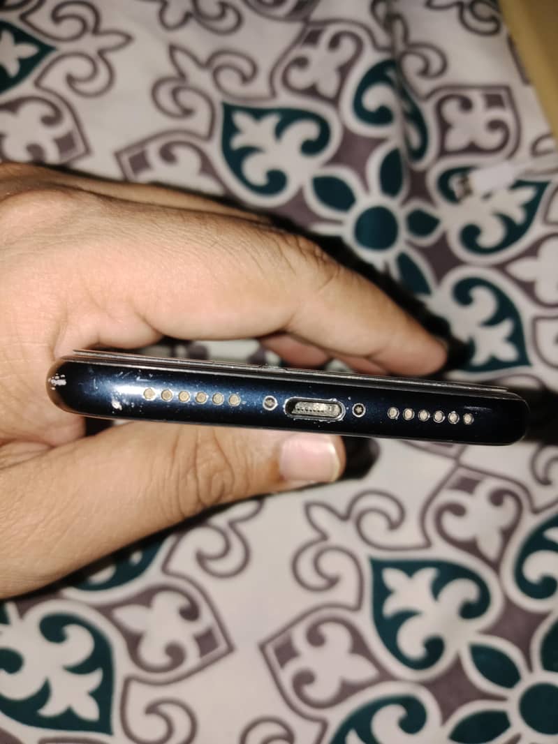 Apple iPhone XR 5