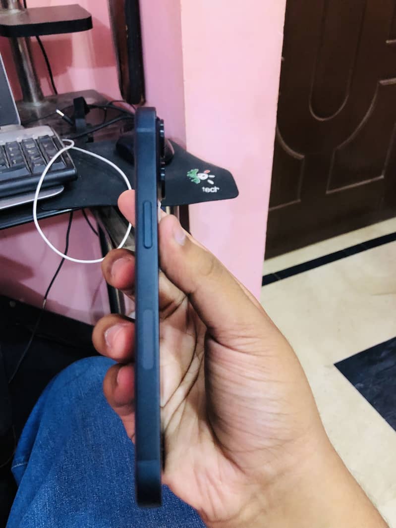 Apple iPhone 13 4