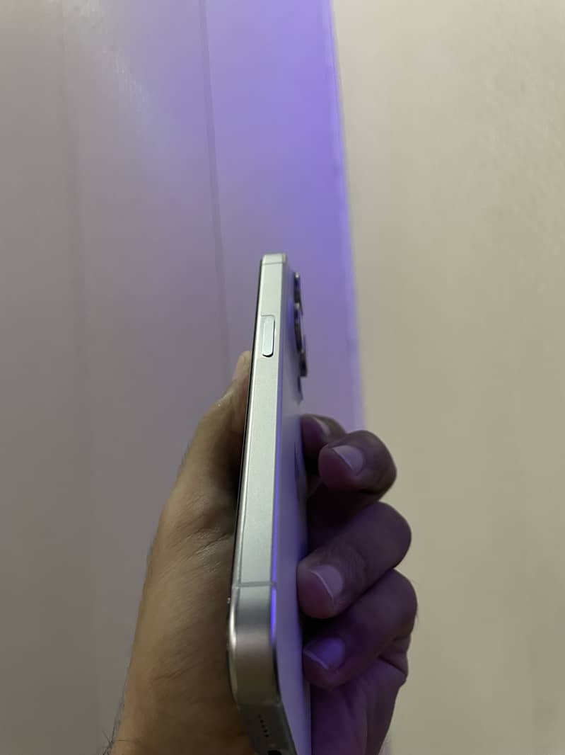 Apple iPhone 15 Pro 2