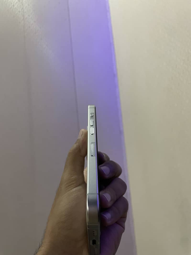 Apple iPhone 15 Pro 4