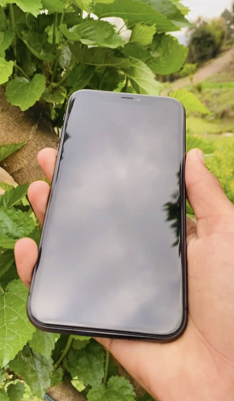 Apple iPhone 11 4
