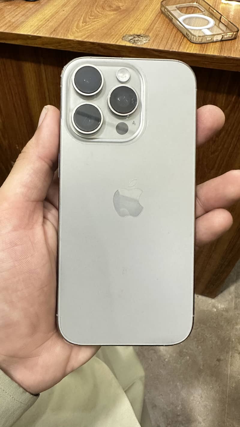 Apple iPhone 16 Pro 4