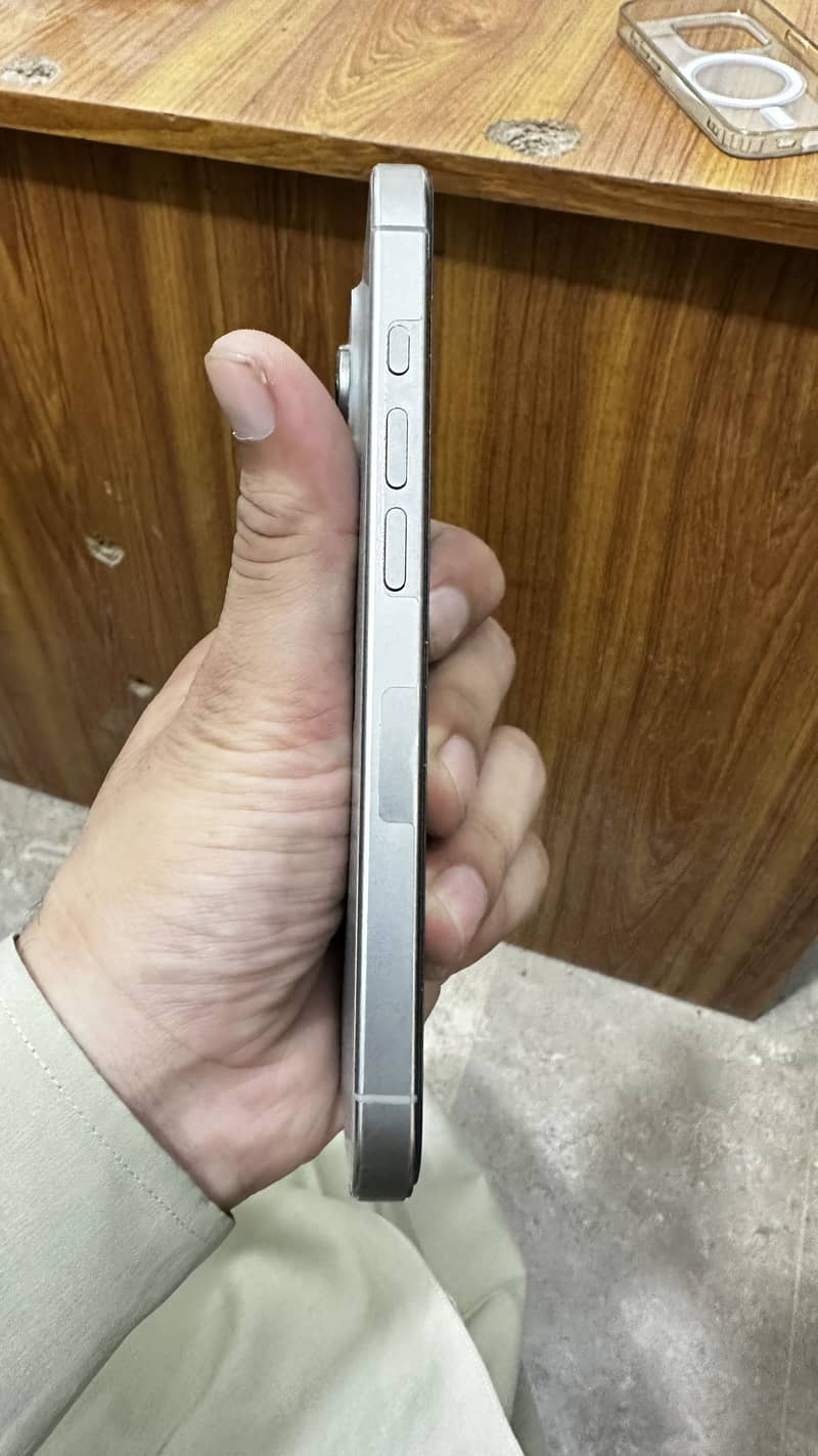 Apple iPhone 16 Pro 6