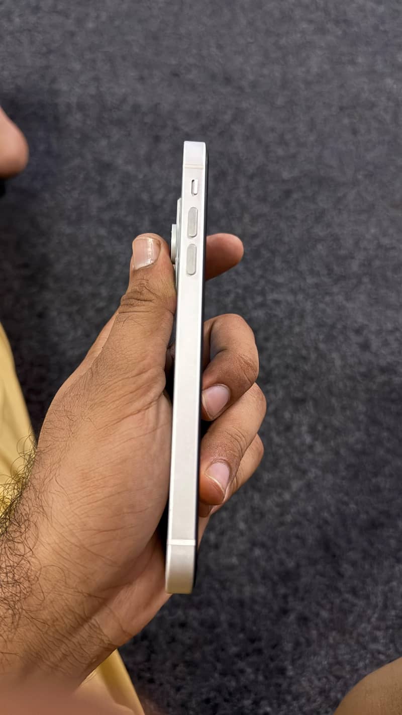 Apple iPhone 15 Pro 3