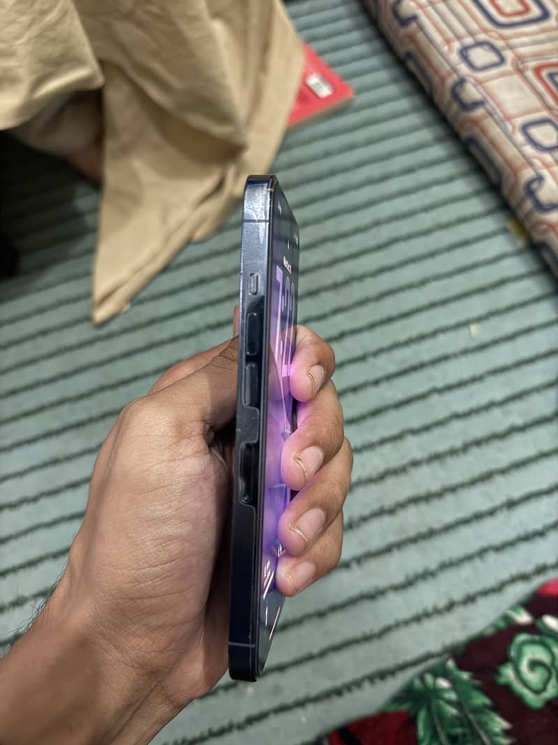 Apple iPhone 13 Pro 2