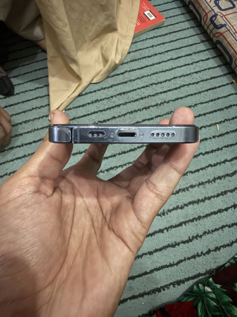 Apple iPhone 13 Pro 4