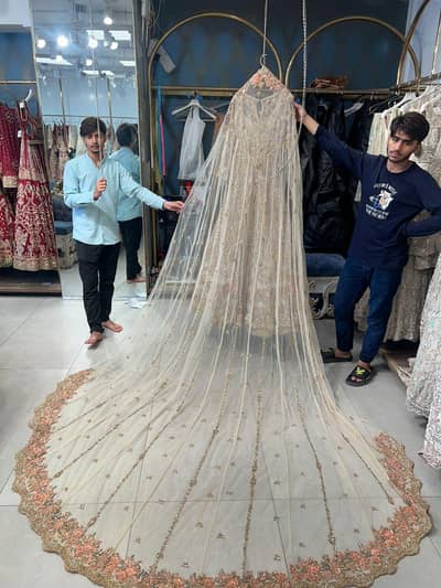 Maxi Luxury Premium- Rs 275000    what's app 03464130760
