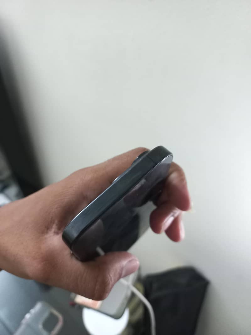 Apple iPhone 15 Pro 1