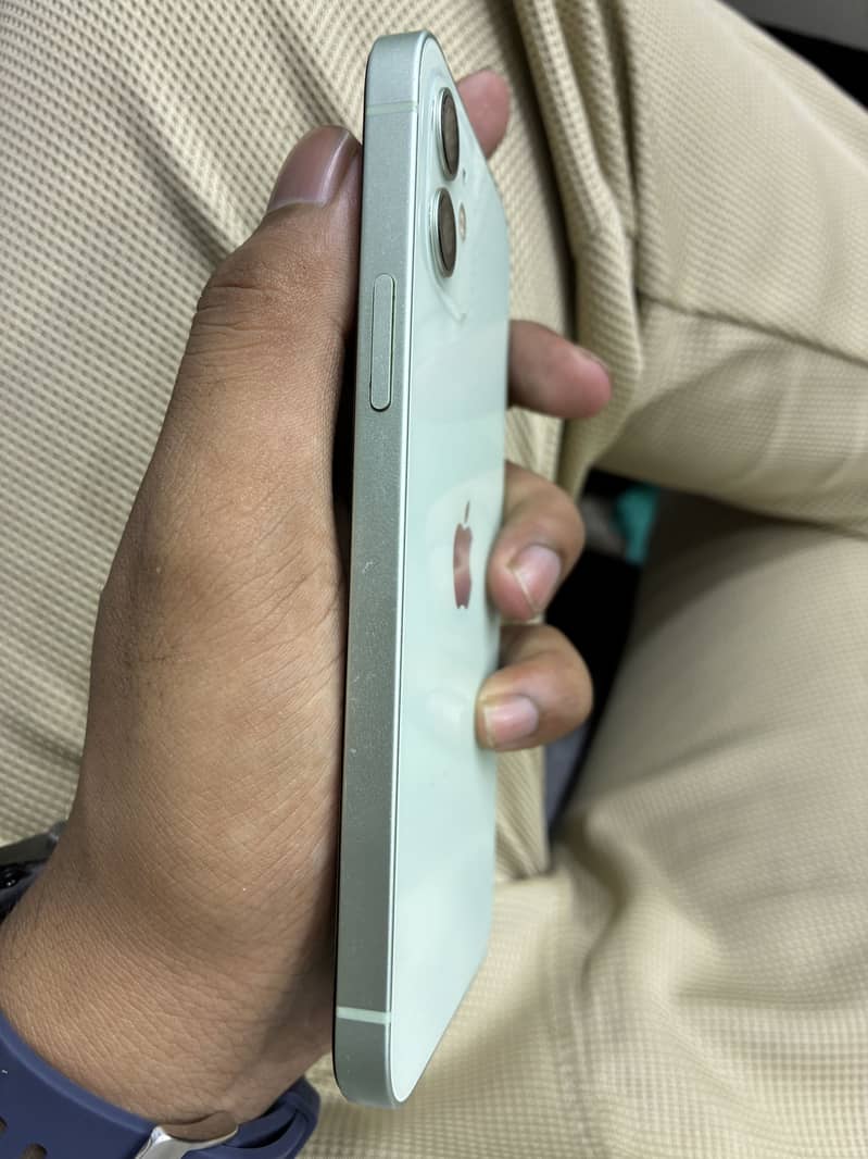 Apple iPhone 12 1
