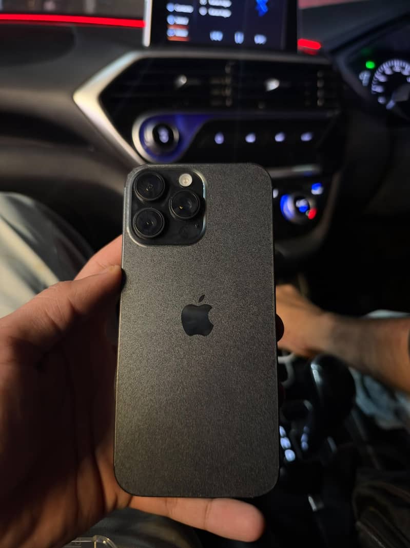 Apple iPhone 16 Pro Max 0