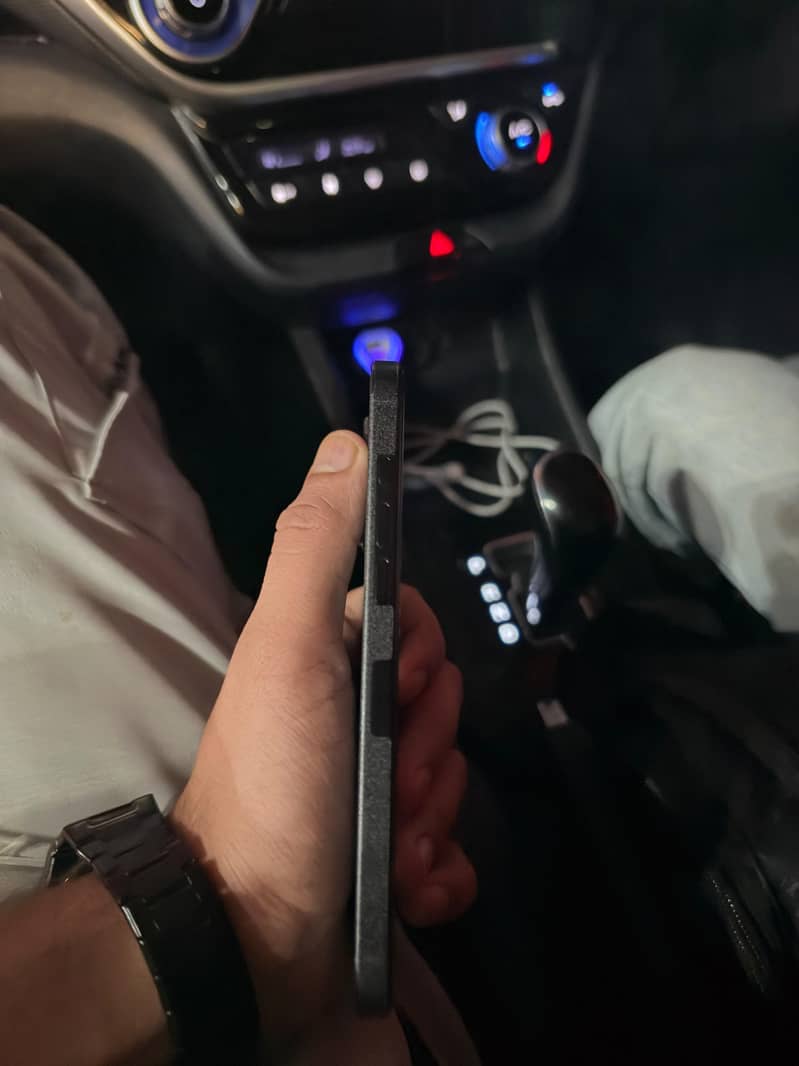 Apple iPhone 16 Pro Max 1