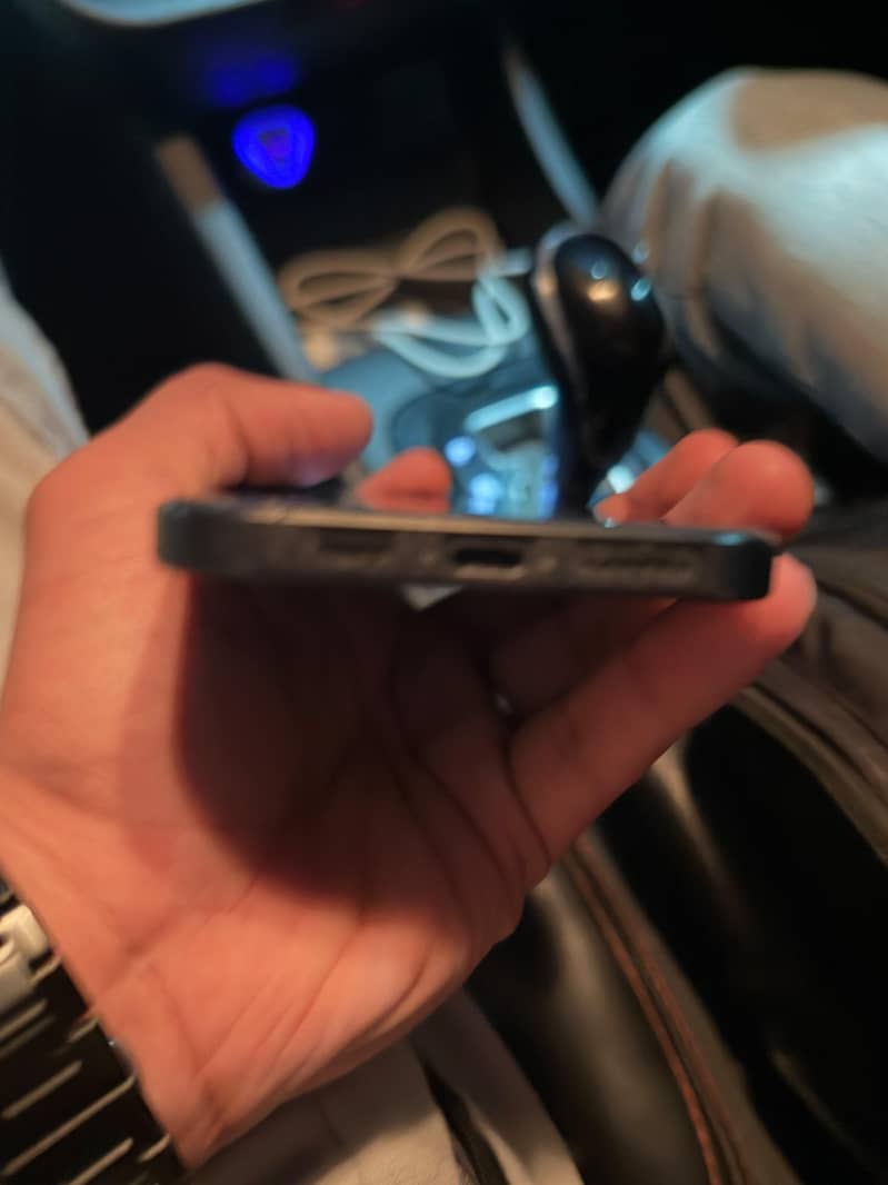 Apple iPhone 16 Pro Max 4
