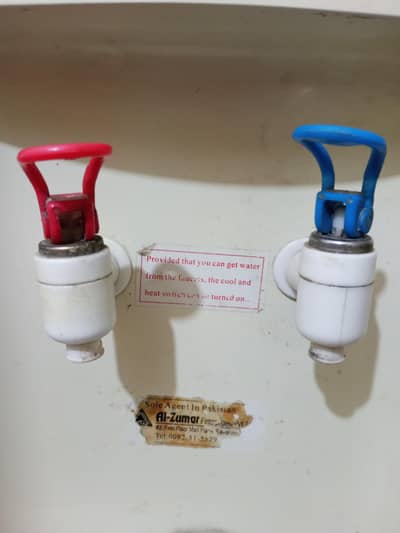 Table water dispenser
