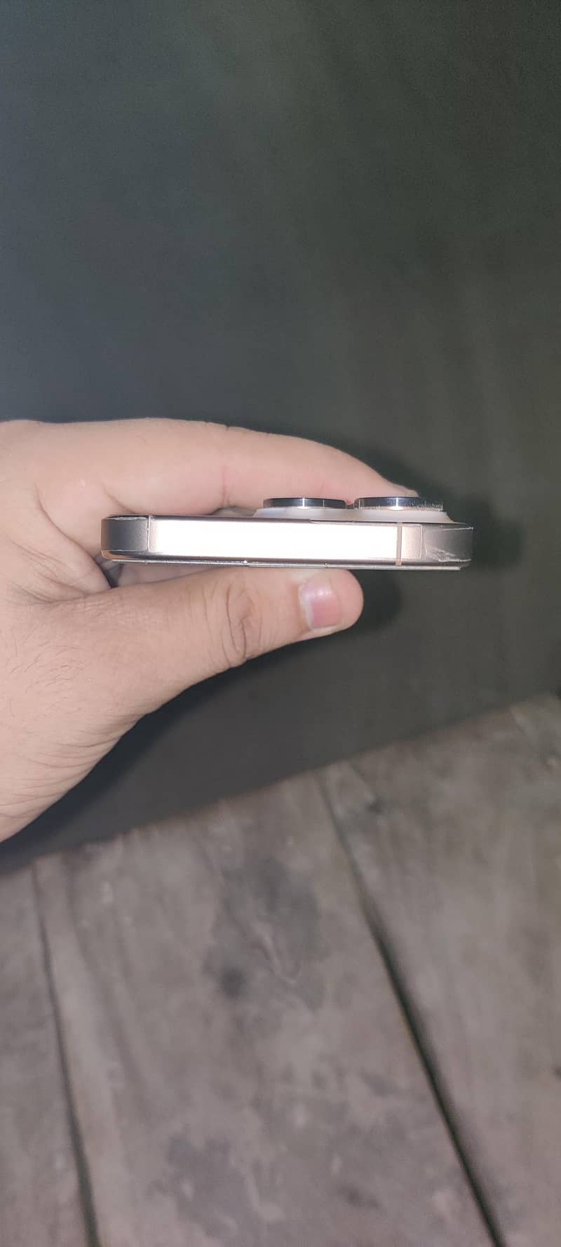 Apple iPhone 16 Pro 3