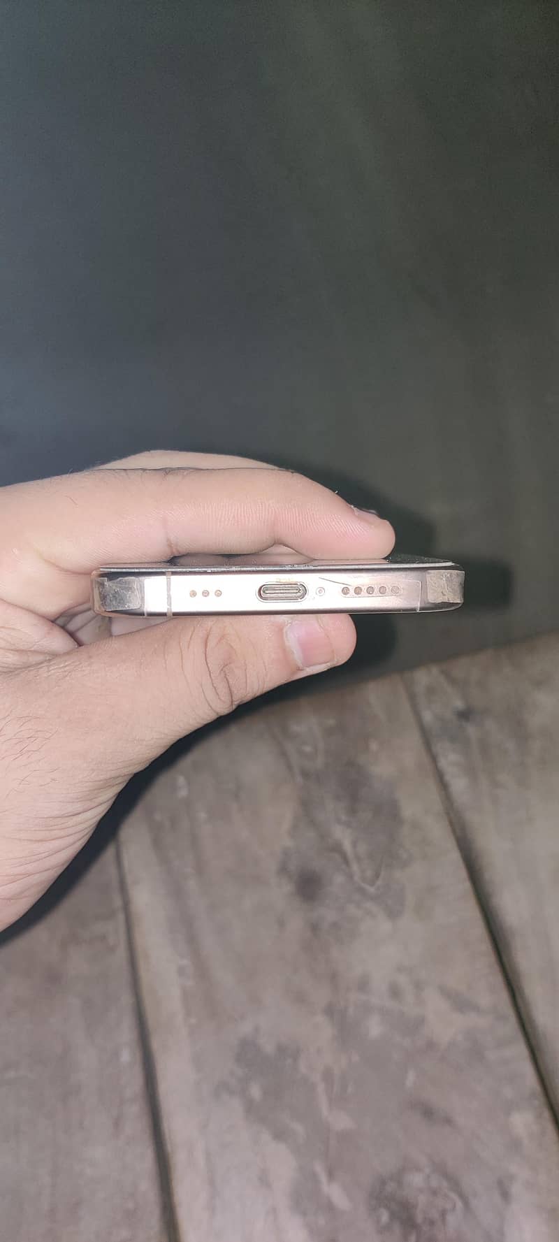 Apple iPhone 16 Pro 4