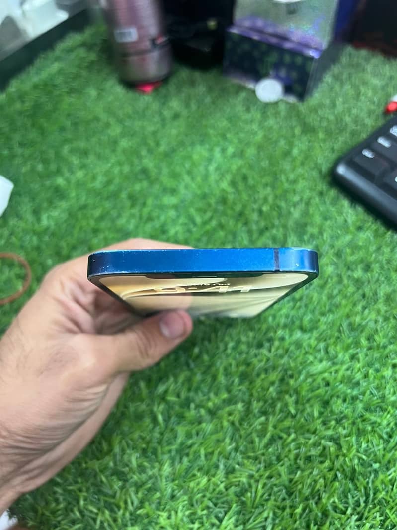 Apple iPhone 12 3