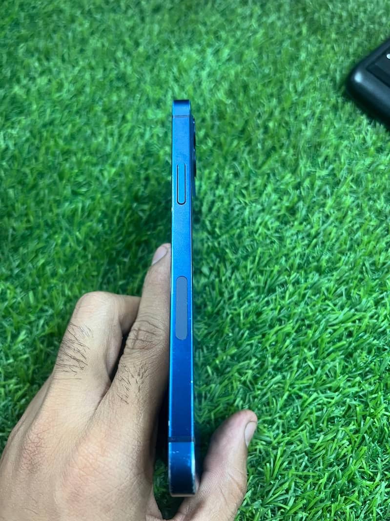 Apple iPhone 12 6