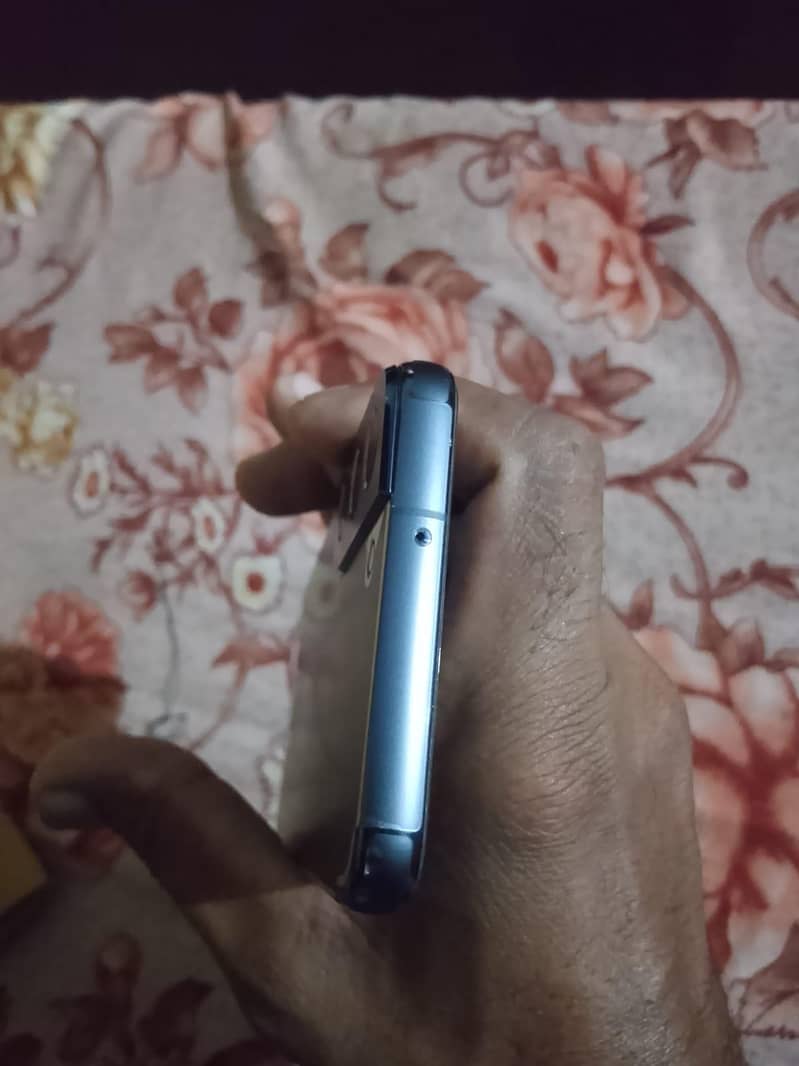 Samsung s22 7