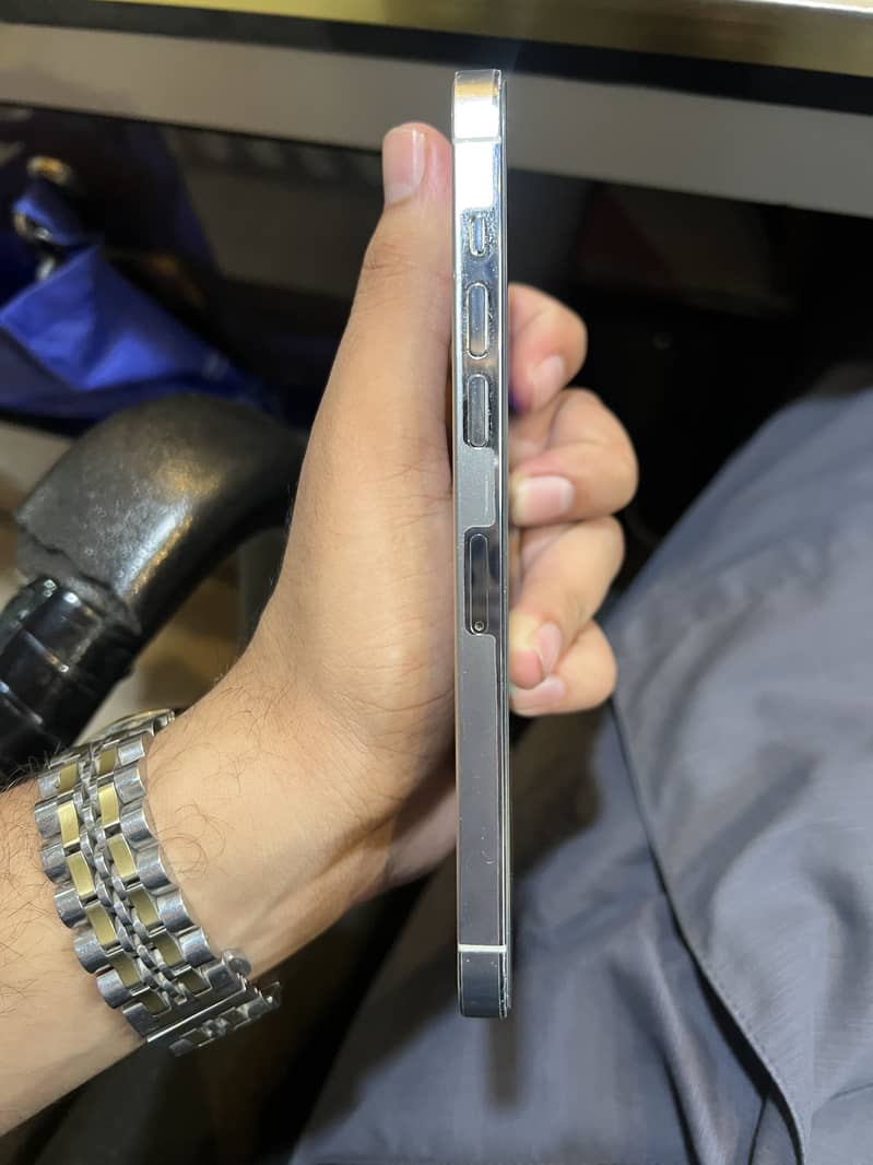 Apple iPhone 14 Pro Max 2