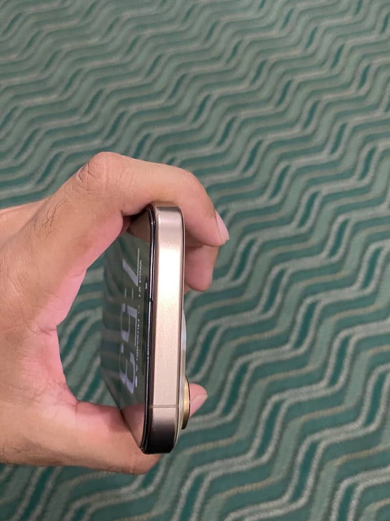 Iphone 16 pro jv 1