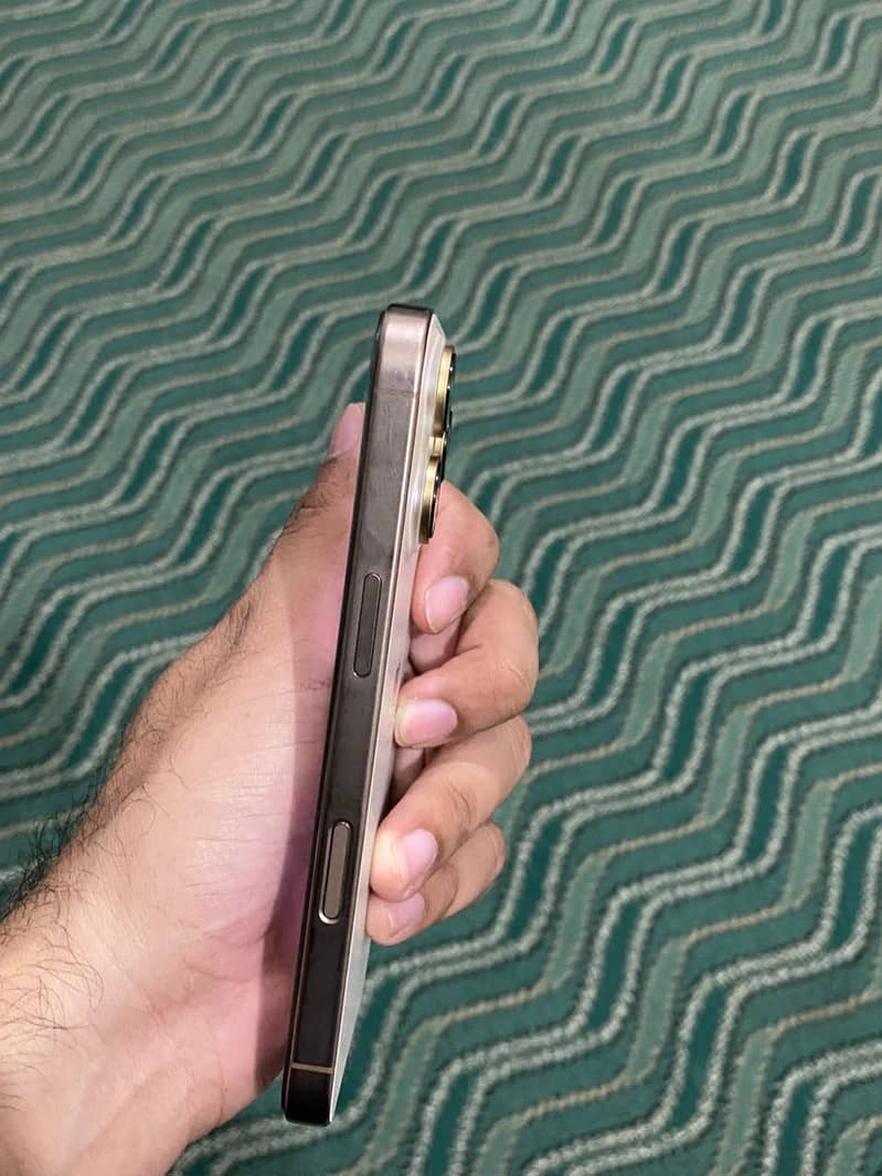 Iphone 16 pro jv 2