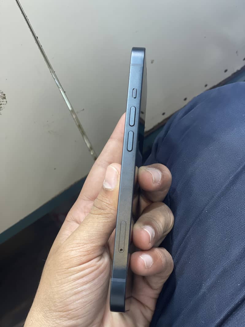 Apple iPhone 13 JV 4