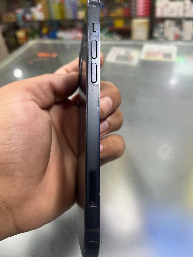 Apple iPhone 12 2