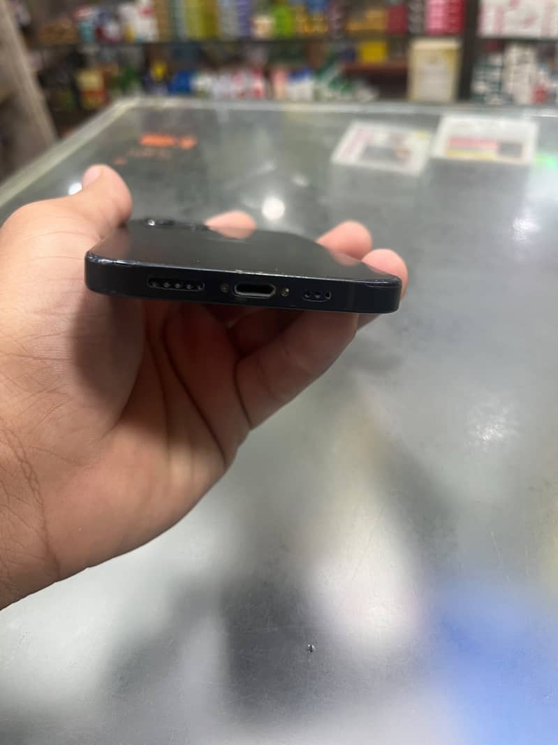 Apple iPhone 12 3