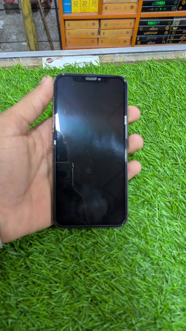 Apple iPhone XS 1