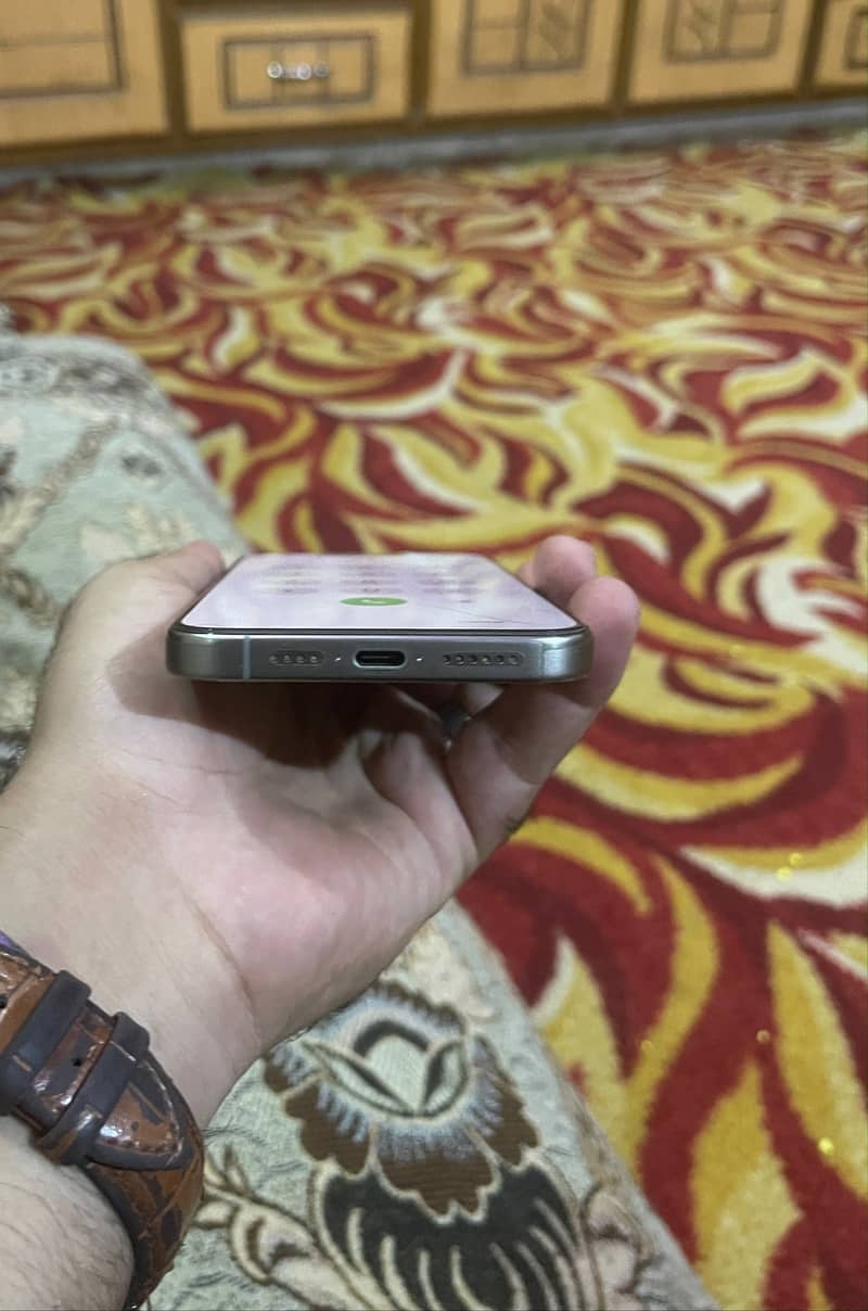 Apple iPhone 15 Pro Max 2