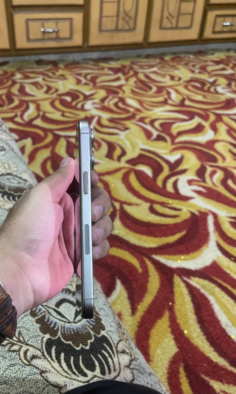 Apple iPhone 15 Pro Max 6