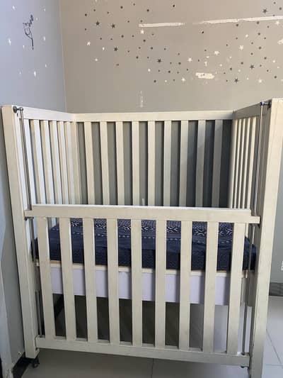 Crib for baby suitable for 0-3 year old
