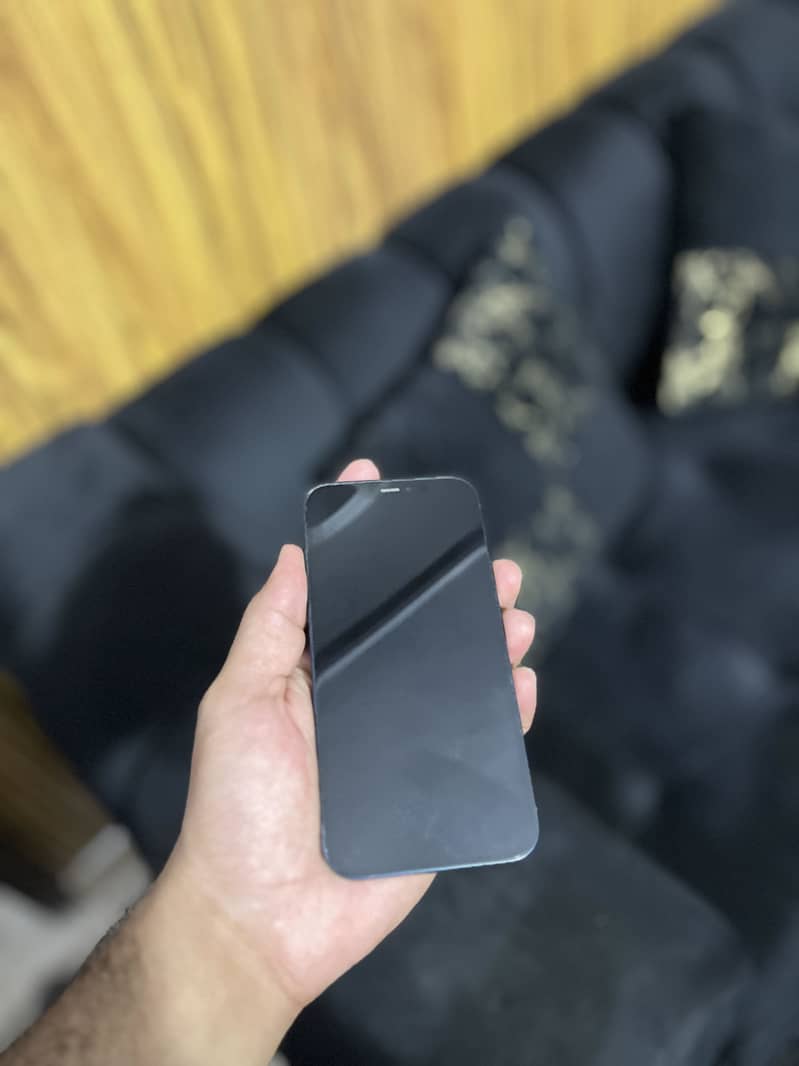 Apple iPhone 12 3