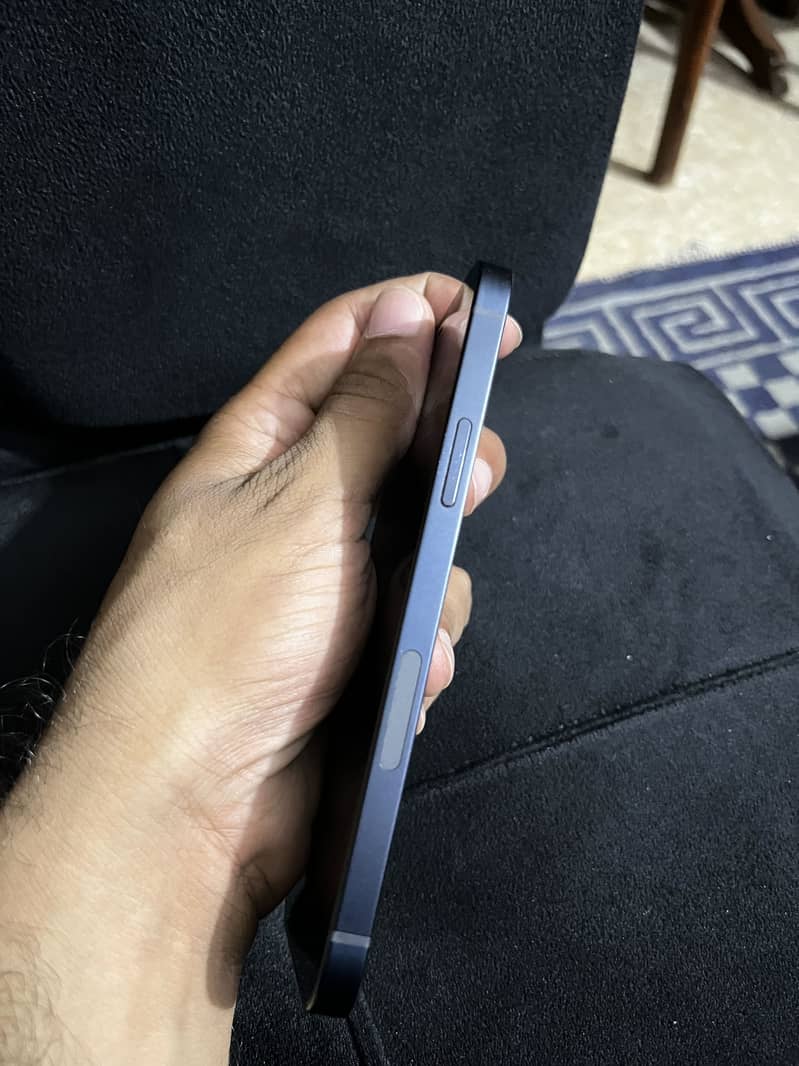 Apple iPhone 12 4