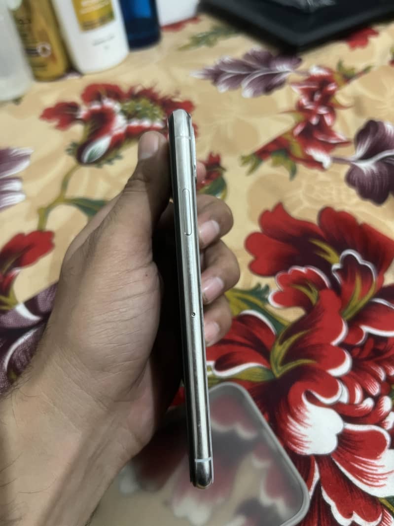 Apple iPhone X 5