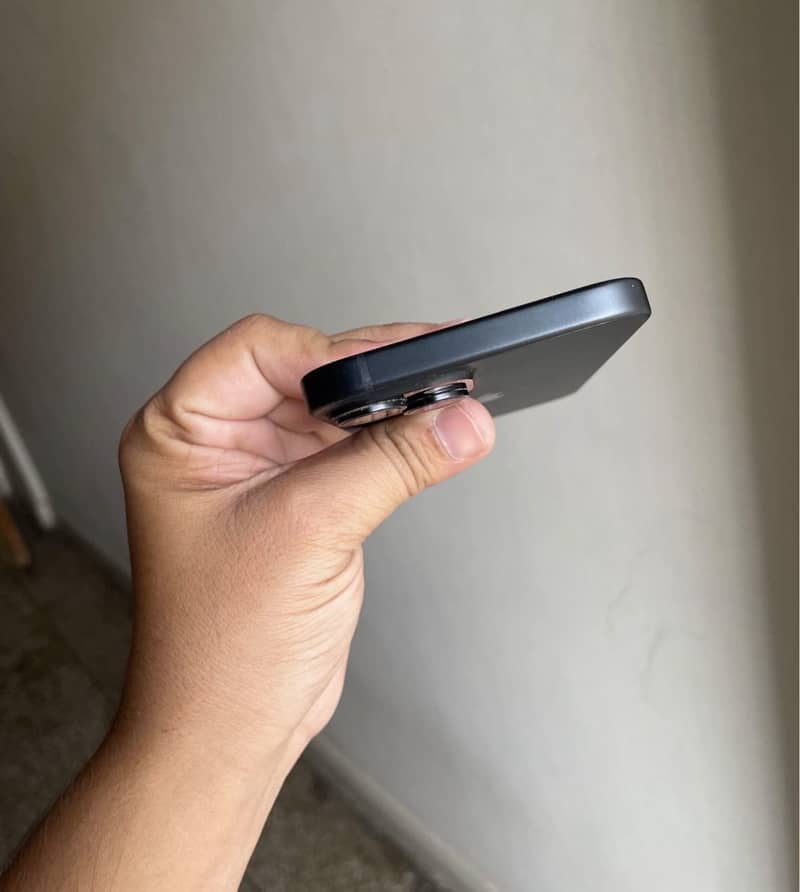 Apple iPhone 15 4