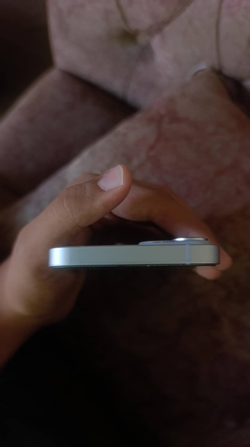 Apple iPhone 14 9
