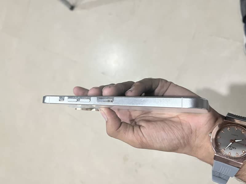 Apple iPhone 13 Pro Max 3