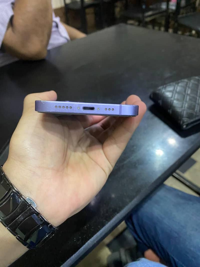 Apple iPhone 12 1