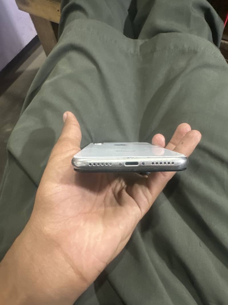 Apple iPhone X 3