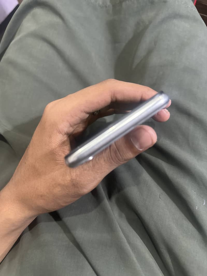 Apple iPhone X 4