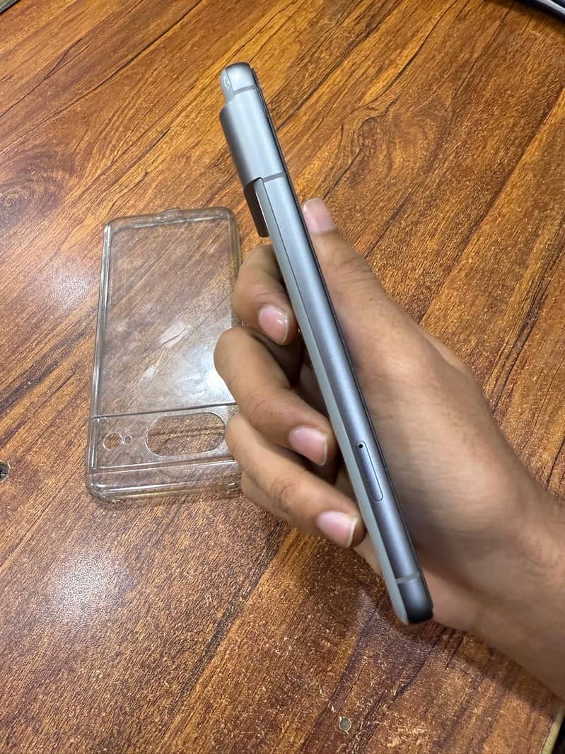 Google Pixel 8 4