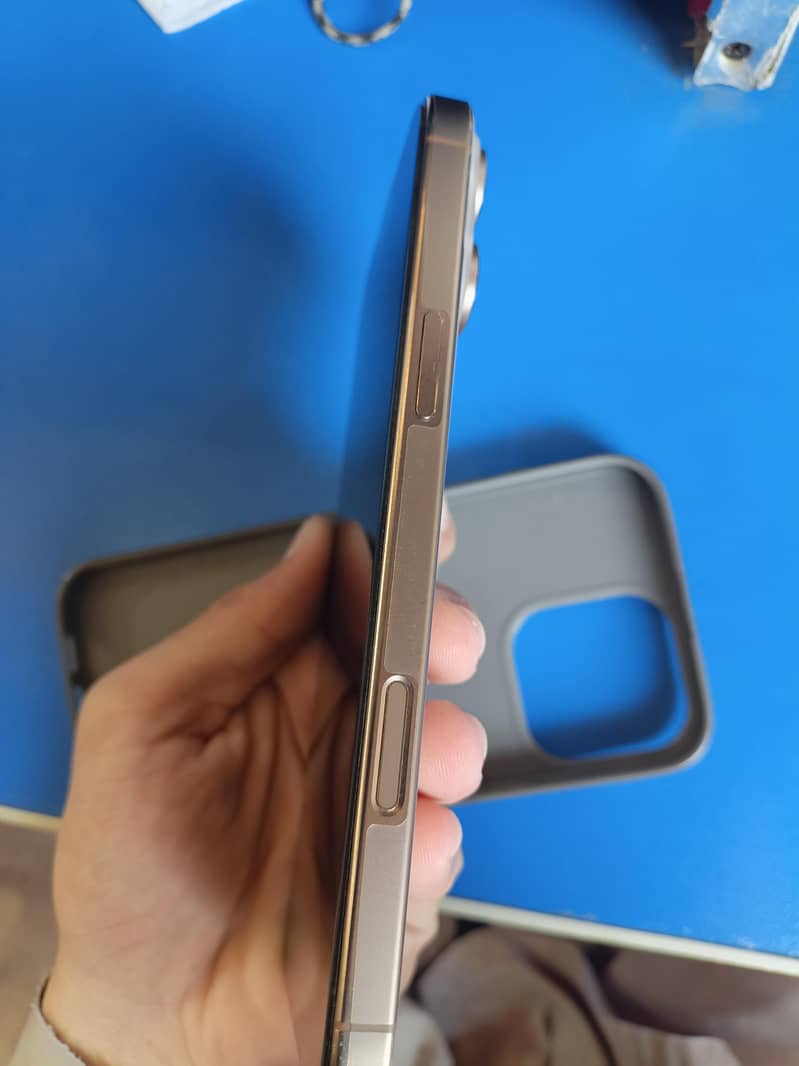 Apple iPhone 16 Pro Max 3
