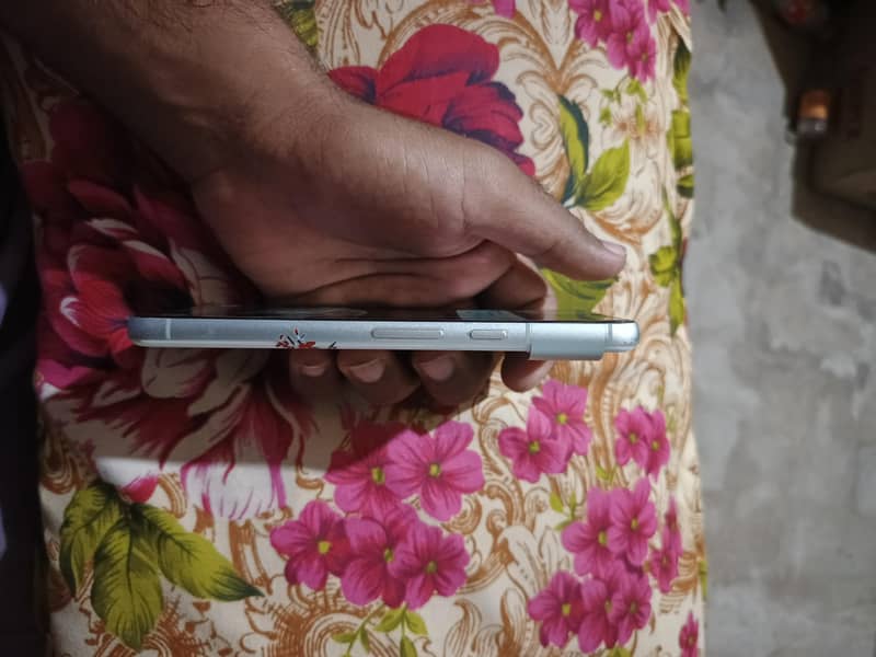 Google Pixel 8 3