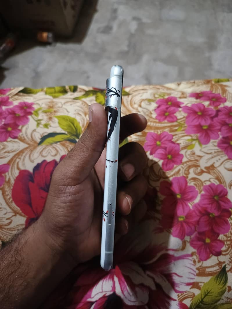 Google Pixel 8 4