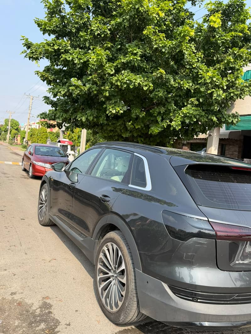 Audi E-Tron 2020  Model 3