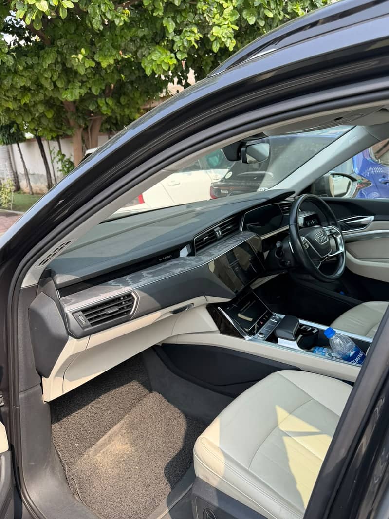 Audi E-Tron 2020  Model 5