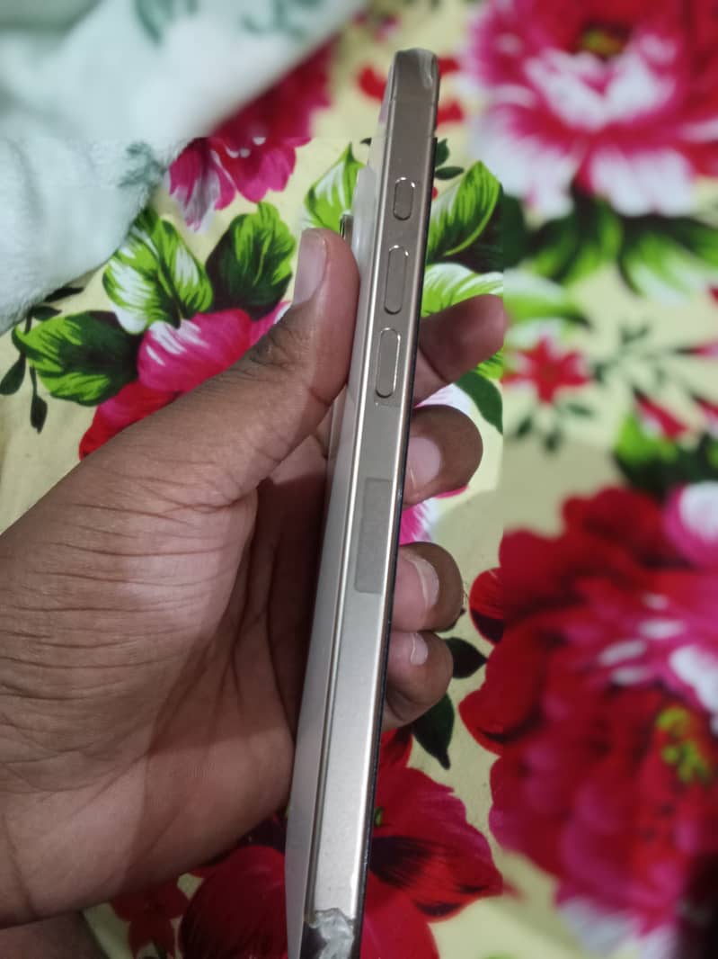 Apple iPhone 16 Pro Max 0